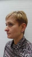 Стрижка креативная (женская), Укладка волос феном. Выполняется с обязательным применением укладочных средств или средств по уходу, расчёсок, брашингов. Так же в работе используется утюжок или диффузор.,