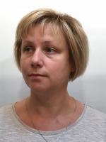  Стрижка креативная (женская), Укладка волос феном. Выполняется с обязательным применением укладочных средств или средств по уходу, расчёсок, брашингов. Так же в работе используется утюжок или диффузор.,