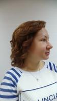 Вечерняя укладка. Это сложная укладка с применением укладочных средств, бигуди, щипцов, плойки, утюжка и т.д. Мастер работает без применения фурнитуры (шпильки, невидимки и т.д.) А так же формирования локонов при помощи брашинга по всей массе волос на дл, Вечерняя укладка. Это сложная укладка с применением укладочных средств, бигуди, щипцов, плойки, утюжка и т.д. Мастер работает без применения фурнитуры (шпильки, невидимки и т.д.) А так же формирования локонов при помощи брашинга по всей массе волос на дл,