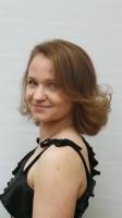 Вечерняя укладка. Это сложная укладка с применением укладочных средств, бигуди, щипцов, плойки, утюжка и т.д. Мастер работает без применения фурнитуры (шпильки, невидимки и т.д.) А так же формирования локонов при помощи брашинга по всей массе волос на дл, Вечерняя укладка. Это сложная укладка с применением укладочных средств, бигуди, щипцов, плойки, утюжка и т.д. Мастер работает без применения фурнитуры (шпильки, невидимки и т.д.) А так же формирования локонов при помощи брашинга по всей массе волос на дл,