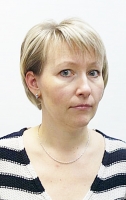  Стрижка модельная (женская), Укладка волос феном. Выполняется с обязательным применением укладочных средств или средств по уходу, расчёсок, брашингов. Так же в работе используется утюжок или диффузор.,